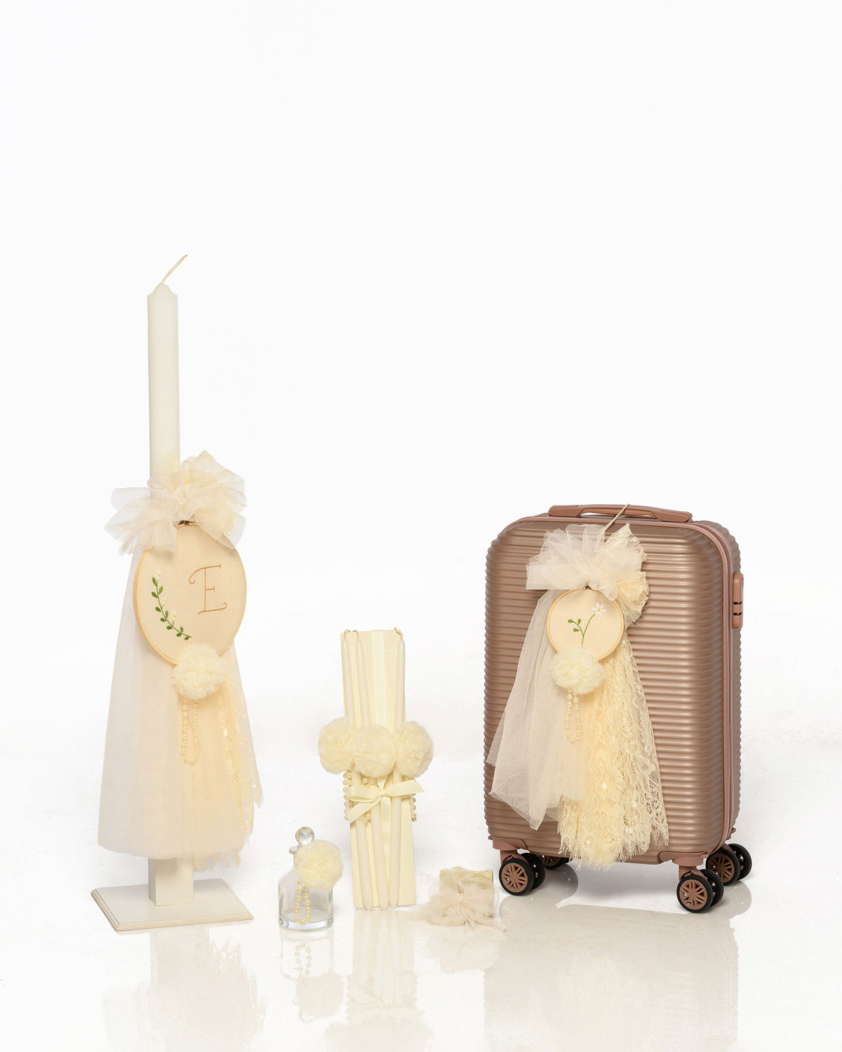 Σετ Βάπτισης με Θέμα Λουλο΄ύδια Κέντημα 7Τμχ